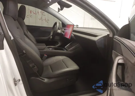 2026 Tesla Model Y Long Range Launch Series/Premium All-Wheel Drive z USA, uszkodzony, nr VIN 7SAYGDEE5TF323155